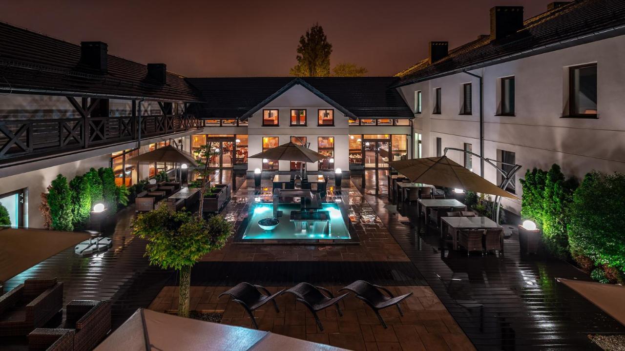 Hotel Amazonka Conference And Spa 切霍齐内克 外观 照片