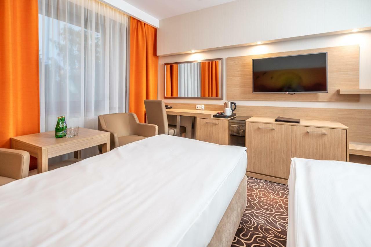 Hotel Amazonka Conference And Spa 切霍齐内克 外观 照片